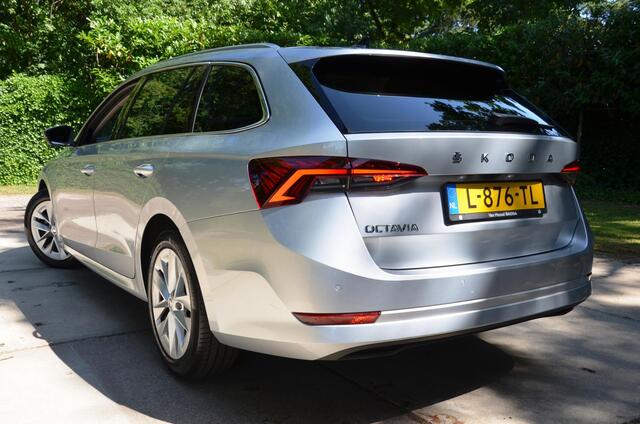 Skoda OCTAVIA Combi 1.0 TSI Business Edition Led/Navi/Pdc/Ecc/Stoelverwarming/Virtueel dashboard/Privacy-Glass/Cr-Controle/17-Inch Lmv/Apple Carplay/Android Auto