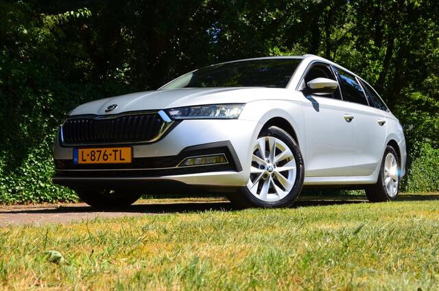 Skoda OCTAVIA Combi 1.0 TSI Business Edition Led/Navi/Pdc/Ecc/Stoelverwarming/Virtueel dashboard/Privacy-Glass/Cr-Controle/17-Inch Lmv/Apple Carplay/Android Auto
