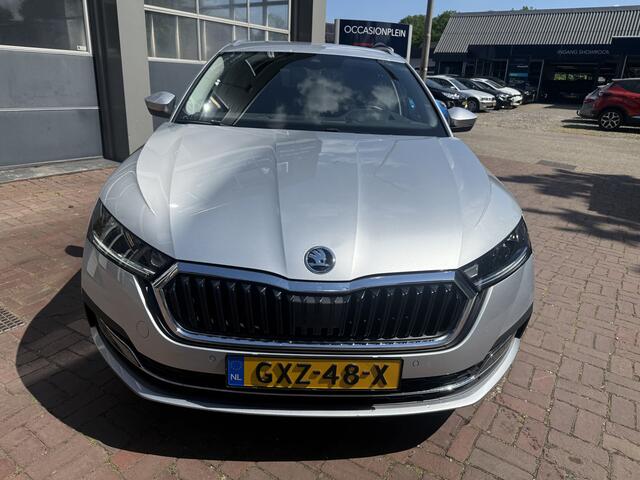 Skoda OCTAVIA Combi 1.4 TSI iV PHEV Business Edition Plus | LED | Stoelverw. | Memory | HUD | DAB | Standkachel | Keyless | Sfeerverlichting | Elek 04-2021 65.058 KM