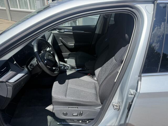 Skoda OCTAVIA Combi 1.4 TSI iV PHEV Business Edition Plus | LED | Stoelverw. | Memory | HUD | DAB | Standkachel | Keyless | Sfeerverlichting | Elek 04-2021 65.058 KM