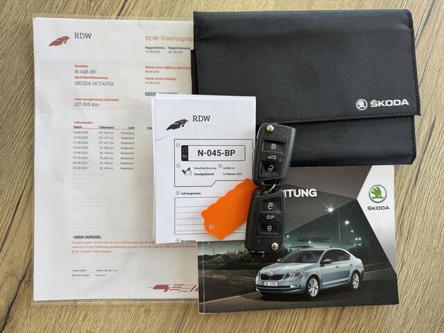 Skoda OCTAVIA Combi 1.0 TSI Greentech Style Business Prijs Inclusief Onderhoud & 12 Maand BOVAG Garantie | Trekhaak | Achteruitrijcamera |