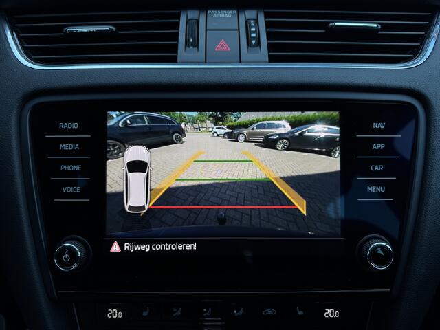 Skoda OCTAVIA Combi 1.0 TSI Greentech Style Business Prijs Inclusief Onderhoud & 12 Maand BOVAG Garantie | Trekhaak | Achteruitrijcamera |