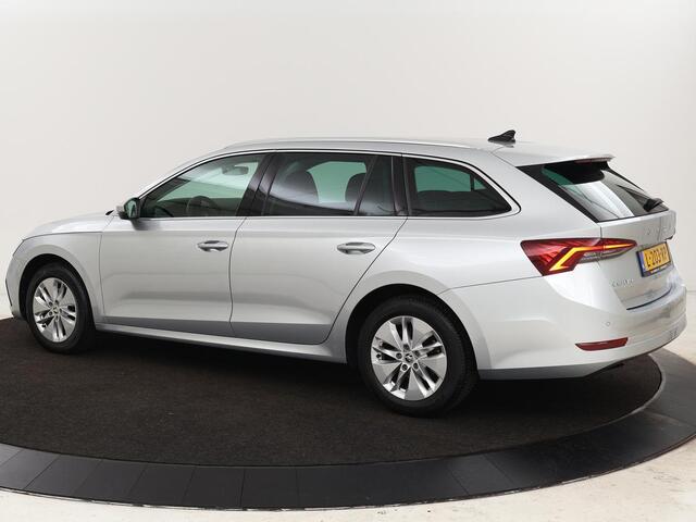 Skoda OCTAVIA 1.0 TSI Business Edition | Carplay | Sfeerverlichting | Full LED | Navigatie | Parkeerhulp | Climate control | DAB | Cruise control