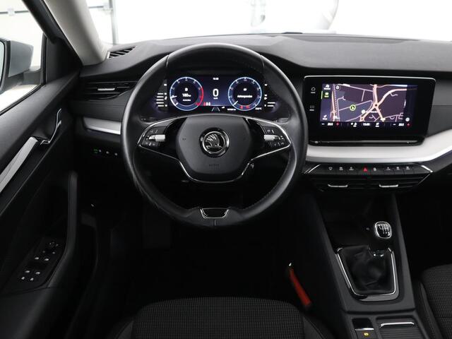 Skoda OCTAVIA 1.0 TSI Business Edition | Carplay | Sfeerverlichting | Full LED | Navigatie | Parkeerhulp | Climate control | DAB | Cruise control