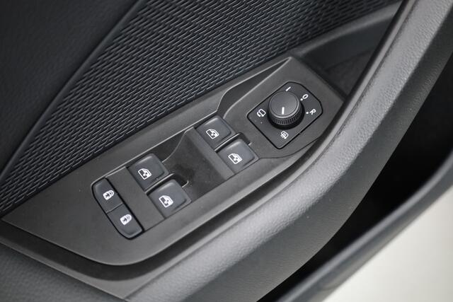 Skoda OCTAVIA Combi 1.5 TSI Sportline DSG | HUD | Crystal lighting | Camera | Keyless | Adapt. Cruise | Stoelverw.