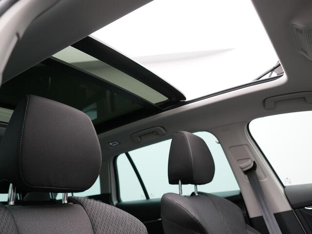 Skoda OCTAVIA Combi 1.4 TSI iV Style Plug In Hybrid 204pk PHEV | Panodak | Sportstoelen Memory & Verwarmd | Canton Audio | 19"L.M | Virtual | Keyless | Apple Carplay | Parkassist | Sfeerverlichting |
