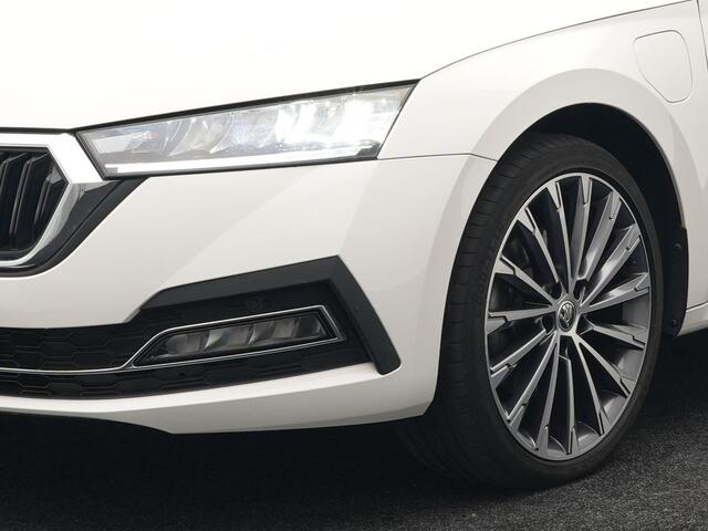 Skoda OCTAVIA Combi 1.4 TSI iV Style Plug In Hybrid 204pk PHEV | Panodak | Sportstoelen Memory & Verwarmd | Canton Audio | 19"L.M | Virtual | Keyless | Apple Carplay | Parkassist | Sfeerverlichting |