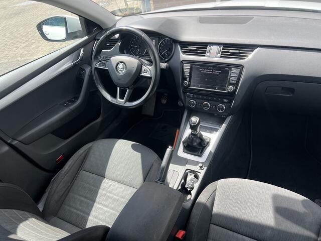 Skoda OCTAVIA Combi 2.0 TDI Greentech Style Business | Canton Sound | Stoel verwarming | NAP!