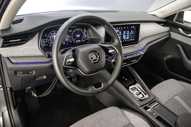 Skoda OCTAVIA Combi Selection 1.5 eTSI 115pk DSG Automaat Adaptive cruise control, Achteruitrijcamera, Stoelverwarming, LED koplampen, Airco, Stuurwiel verwarmd, DAB, Radio, Parkeersensoren