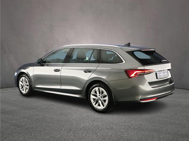 Skoda OCTAVIA Combi Selection 1.5 eTSI 115pk DSG Automaat Adaptive cruise control, Achteruitrijcamera, Stoelverwarming, LED koplampen, Airco, Stuurwiel verwarmd, DAB, Radio, Parkeersensoren