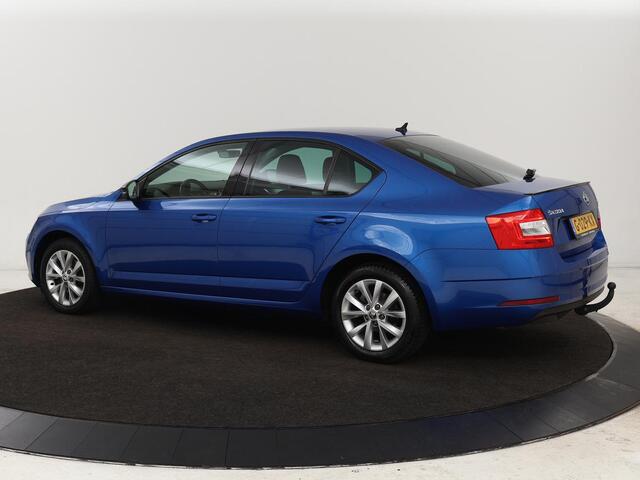 Skoda OCTAVIA 1.5 TSI Business Edition | Stoelverwarming | Trekhaak | Carplay | Parkeerhulp | Navigatie | Verwarmde voorruit | Climate control | Cruise control