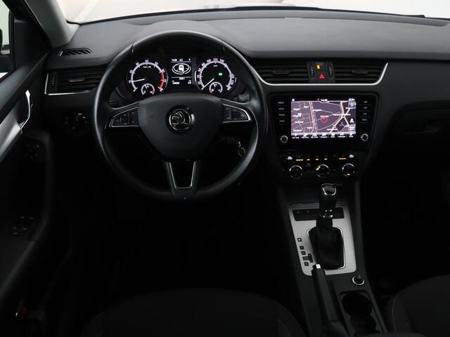 Skoda OCTAVIA 1.5 TSI Business Edition | Stoelverwarming | Trekhaak | Carplay | Parkeerhulp | Navigatie | Verwarmde voorruit | Climate control | Cruise control