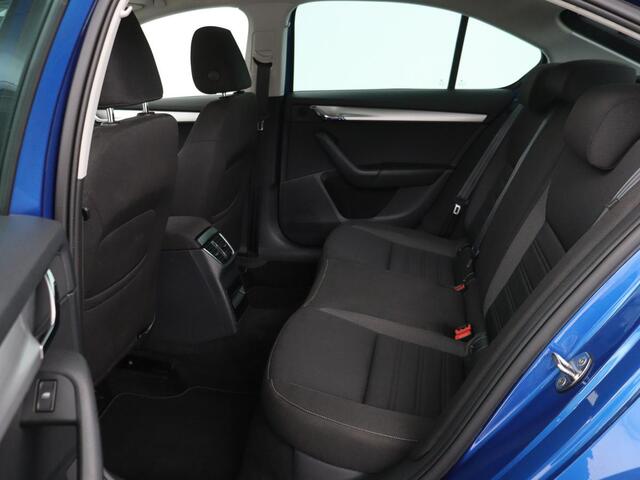 Skoda OCTAVIA 1.5 TSI Business Edition | Stoelverwarming | Trekhaak | Carplay | Parkeerhulp | Navigatie | Verwarmde voorruit | Climate control | Cruise control