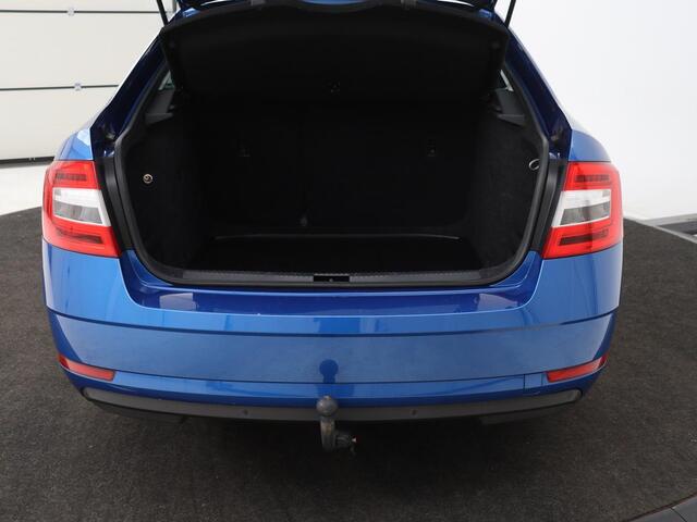 Skoda OCTAVIA 1.5 TSI Business Edition | Stoelverwarming | Trekhaak | Carplay | Parkeerhulp | Navigatie | Verwarmde voorruit | Climate control | Cruise control
