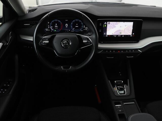 Skoda OCTAVIA 1.0 e-TSI Business Edition | Trekhaak | Camera | Sfeerverlichting | Carplay | Navigatie | Side Assist | Climate control | Digital Cockpit | Full LED