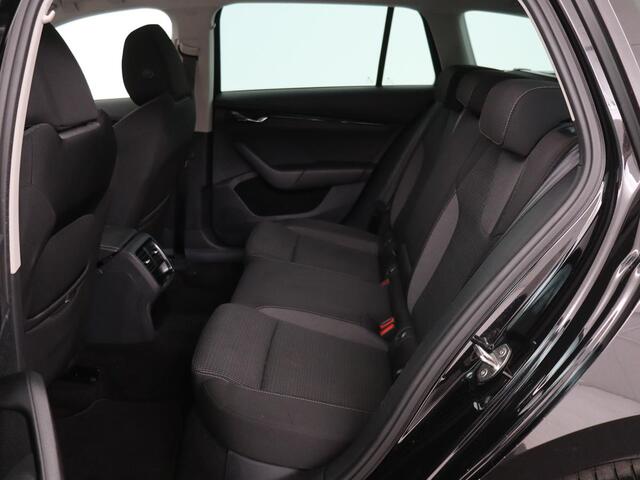 Skoda OCTAVIA 1.0 e-TSI Business Edition | Trekhaak | Camera | Sfeerverlichting | Carplay | Navigatie | Side Assist | Climate control | Digital Cockpit | Full LED