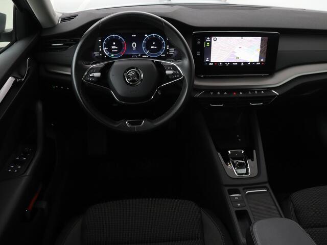 Skoda OCTAVIA 1.5 e-TSI Business Edition | Stoelverwarming | Trekhaak | Keyless | Carplay | Navigatie | Full LED | Parkeerhulp | Digital Cockpit | Climate control | Cruise control