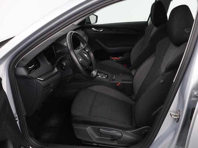 Skoda OCTAVIA 1.5 e-TSI Business Edition | Stoelverwarming | Trekhaak | Keyless | Carplay | Navigatie | Full LED | Parkeerhulp | Digital Cockpit | Climate control | Cruise control