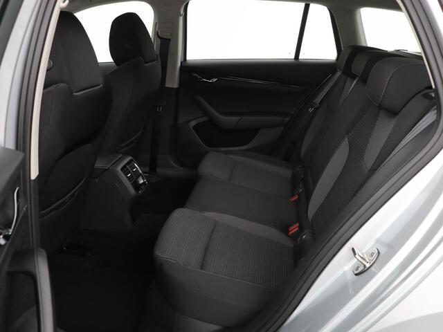 Skoda OCTAVIA 1.5 e-TSI Business Edition | Stoelverwarming | Trekhaak | Keyless | Carplay | Navigatie | Full LED | Parkeerhulp | Digital Cockpit | Climate control | Cruise control