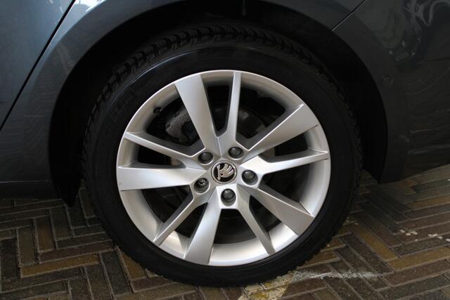 Skoda OCTAVIA Combi 1.0 TSI Greentech Style Business | Incl. 12 maanden garantie | Cruise control | Climate control | Stoelverwarming | Afneembare trekhaak | Apple carplay/Android auto |