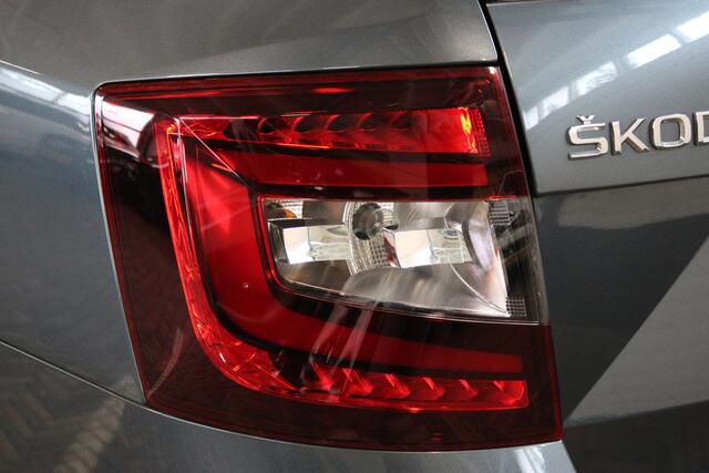 Skoda OCTAVIA Combi 1.0 TSI Greentech Style Business | Incl. 12 maanden garantie | Cruise control | Climate control | Stoelverwarming | Afneembare trekhaak | Apple carplay/Android auto |