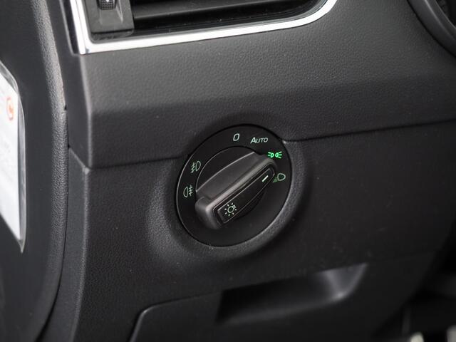 Skoda OCTAVIA Combi 1.4 TSI Greentech Style Business | Stoelverwarming | Apple CarPlay/ Android Auto | Parkeersensoren Voor- en Achter | Cruise Control | Lederen Bekleding | Achteruitrijcamera |