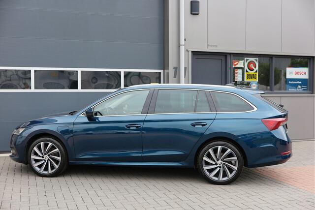Skoda OCTAVIA Combi 1.4 TSI iV 245PK PHEV Sportline Business ,Led-matrix koplampen, Carplay , Leer, Ergonimische stoelen, Stoelverwarming voor&achter,DAB+, stuurwiel verwarmd, schakelmogelijkheid aan stuurwiel, Carplay , etc. etc.