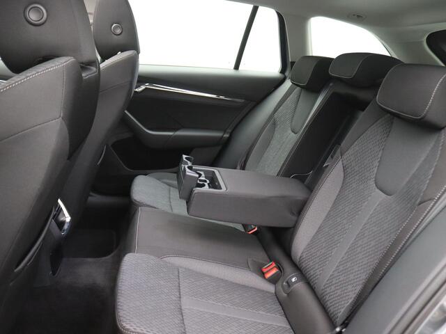 Skoda OCTAVIA Combi 1.4 TSI iV PHEV Business Edition Plus 204PK DSG Pano-Schuifdak, Adaptieve Cruise Controle, Head-Up Display, Side Assist, Keyless, Elektr. Achterklep, Achteruitrijcamera, Stoel-Stuurverwarming, 17" LM Velgen