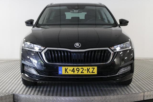 Skoda OCTAVIA Combi 1.0 TSI Style | Panoramadak | Navigatie | Elek. trekhaak | Parkeersensoren | Cruise control | Stoelverwarming |