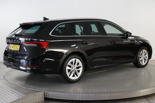Skoda OCTAVIA Combi 1.0 TSI Style | Panoramadak | Navigatie | Elek. trekhaak | Parkeersensoren | Cruise control | Stoelverwarming |