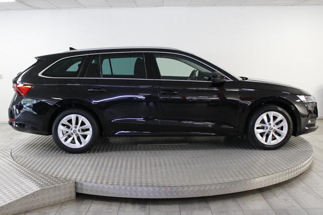 Skoda OCTAVIA Combi 1.0 TSI Style | Panoramadak | Navigatie | Elek. trekhaak | Parkeersensoren | Cruise control | Stoelverwarming |
