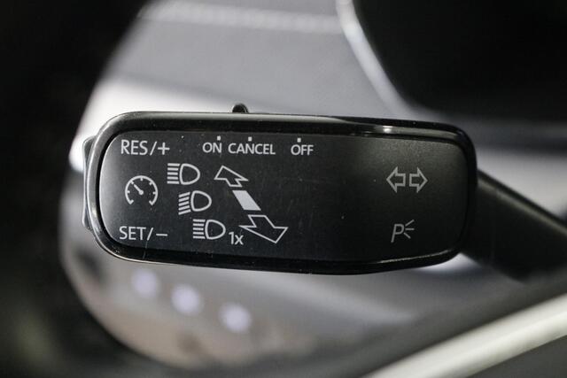 Skoda OCTAVIA Combi 1.0 TSI Style | Panoramadak | Navigatie | Elek. trekhaak | Parkeersensoren | Cruise control | Stoelverwarming |
