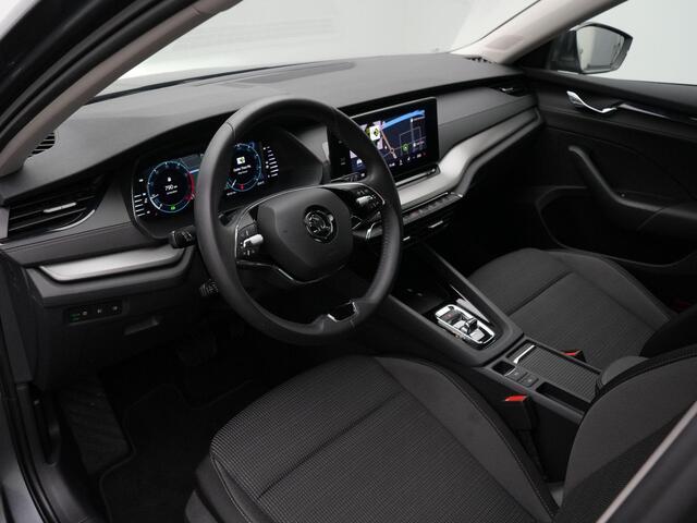 Skoda OCTAVIA Combi 1.0 e-TSI 110 pk DSG Business Edition | Navigatie | Stoelverwarming | Parkeersensoren voor/achter