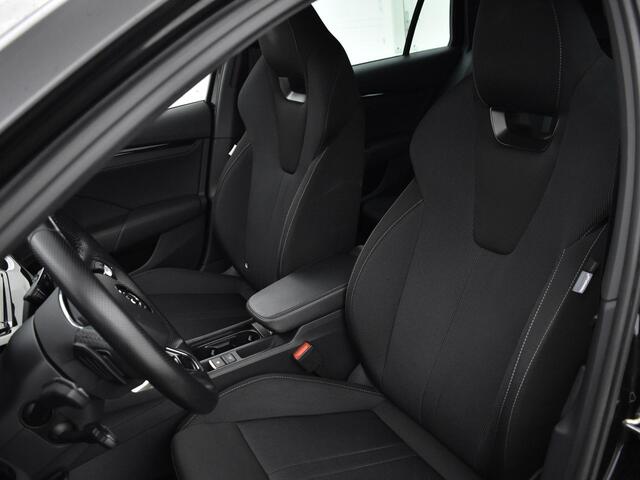 Skoda OCTAVIA Combi 1.4 Tsi 204pk DSG iV PHEV Sportline Business · Camera · Apple/Android Car Play · Keyless · Matrix LED · Elek. Achterklep · Trekhaak · 17'' Inch ·