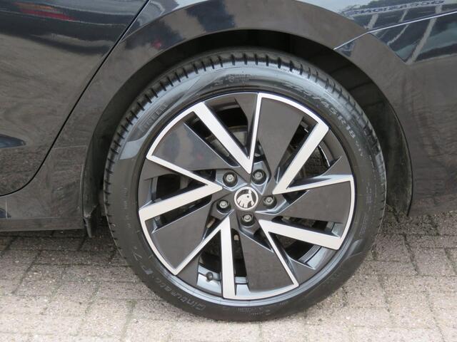 Skoda OCTAVIA Combi 1.4 TSI 204pk IV PHEV Business Edition / Stoel en stuurwiel verwarming / Navi / Led / 18 Inch / BOVAG garantie