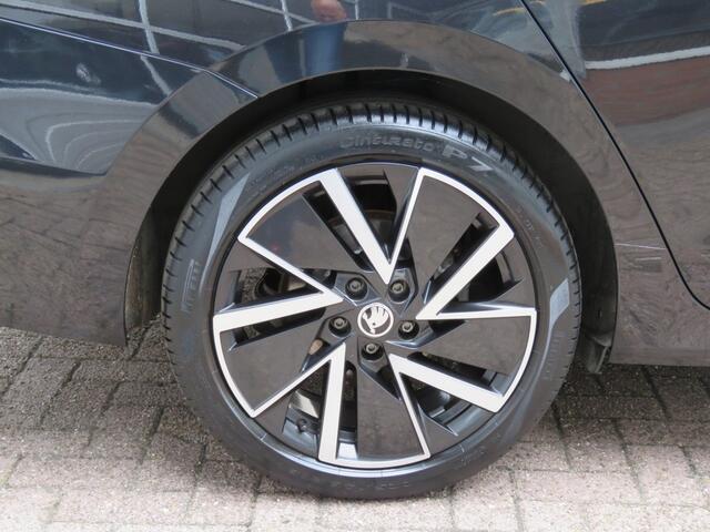 Skoda OCTAVIA Combi 1.4 TSI 204pk IV PHEV Business Edition / Stoel en stuurwiel verwarming / Navi / Led / 18 Inch / BOVAG garantie