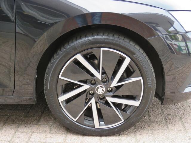 Skoda OCTAVIA Combi 1.4 TSI 204pk IV PHEV Business Edition / Stoel en stuurwiel verwarming / Navi / Led / 18 Inch / BOVAG garantie