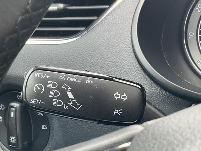 Skoda OCTAVIA Combi 1.5 TSI 150pk Automaat Trekhaak Carplay Stoelverw Cruise NL-Auto!