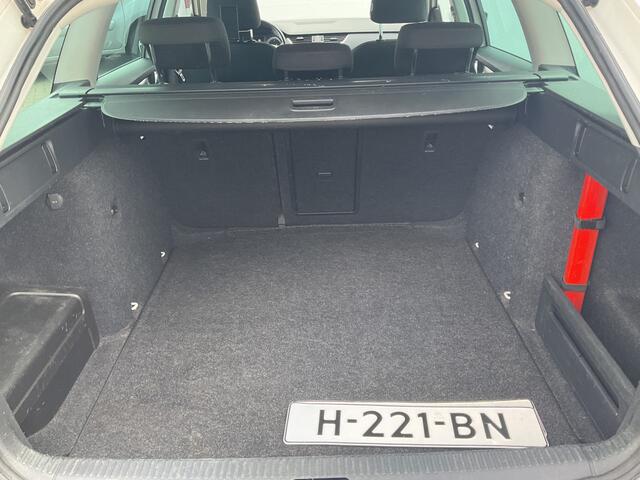 Skoda OCTAVIA Combi 1.5 TSI 150pk Automaat Trekhaak Carplay Stoelverw Cruise NL-Auto!