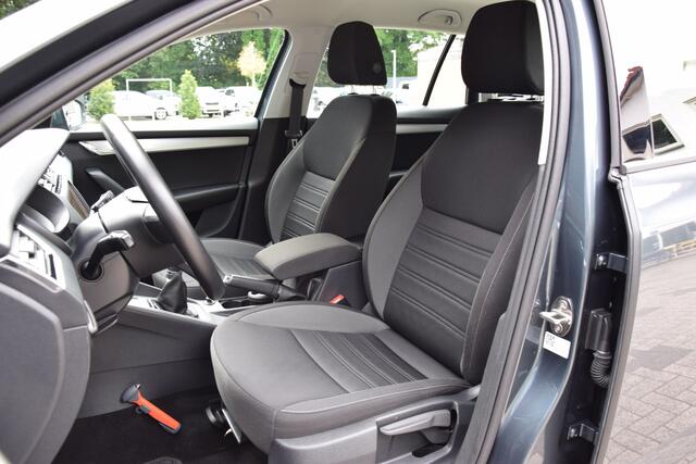Skoda OCTAVIA Combi 1.0 TSI 116PK Business Edition | Org. NL | BOVAG Garantie | Navigatie | Achteruirijcamera | Cruise&Climate Control | PDC Achter | Apple Carplay/Android Auto |