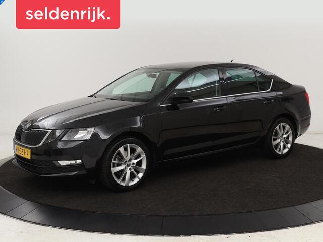Skoda OCTAVIA 1.0 TSI Ambition | Stoelverwarming | Trekhaak | Half leder | Carplay | Navigatie | Sportstuur | Climate control | Parkeerhulp | Cruise control | Bluetooth