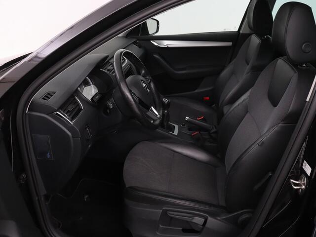 Skoda OCTAVIA 1.0 TSI Ambition | Stoelverwarming | Trekhaak | Half leder | Carplay | Navigatie | Sportstuur | Climate control | Parkeerhulp | Cruise control | Bluetooth