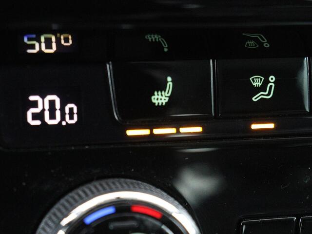 Skoda OCTAVIA 1.0 TSI Ambition | Stoelverwarming | Trekhaak | Half leder | Carplay | Navigatie | Sportstuur | Climate control | Parkeerhulp | Cruise control | Bluetooth