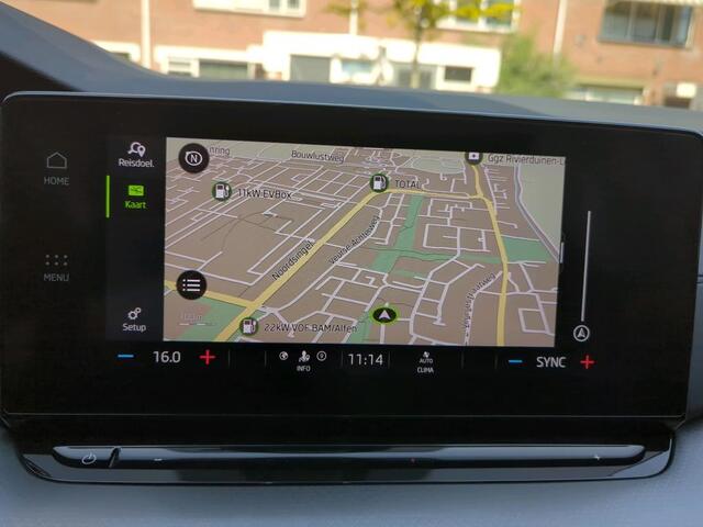 Skoda OCTAVIA Combi 1.0 TSI Business Edition / Navigatie / Camera / Parkeersensoren achter / Lichtmetaal 16 inch /