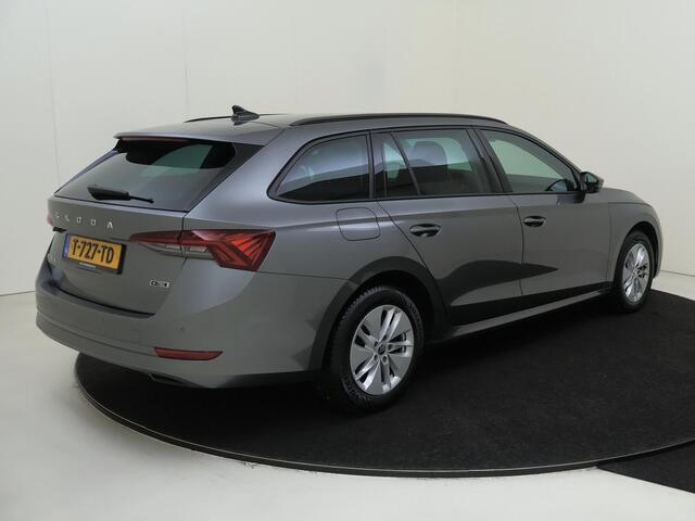 Skoda OCTAVIA Combi 1.0 e-TSI Business Edition | Stoelverwarming | Navigatie | Keyless | Cruise control | CarPlay | Elektrische achterklep | Parkeersensoren |