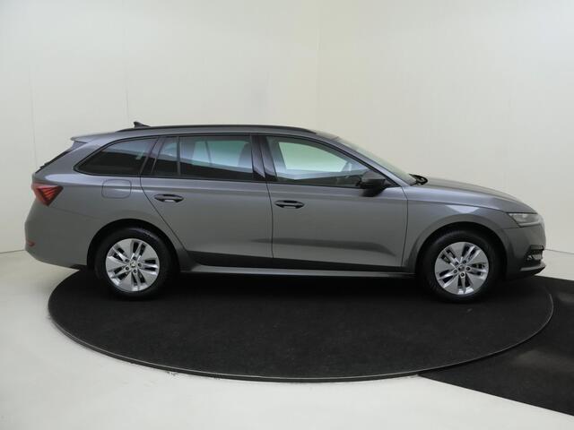 Skoda OCTAVIA Combi 1.0 e-TSI Business Edition | Stoelverwarming | Navigatie | Keyless | Cruise control | CarPlay | Elektrische achterklep | Parkeersensoren |