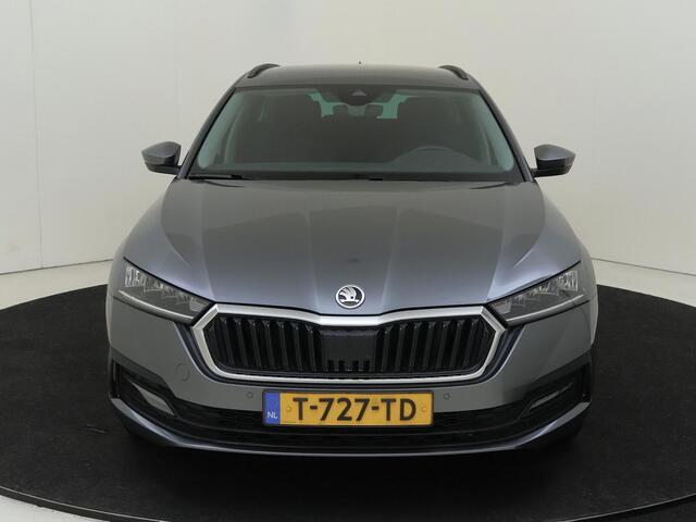 Skoda OCTAVIA Combi 1.0 e-TSI Business Edition | Stoelverwarming | Navigatie | Keyless | Cruise control | CarPlay | Elektrische achterklep | Parkeersensoren |