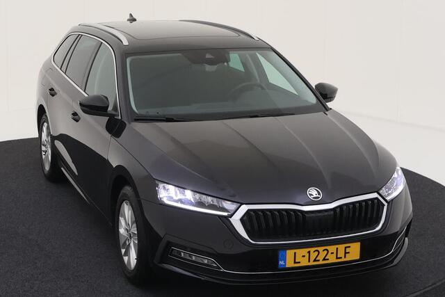 Skoda OCTAVIA Combi 1.0 e-TSI DSG Business Edition / Panoramadak / Digitale Cockpit / Navigatie / Parkeersensoren V+A / Elektrische Achterklep / LED Koplampen