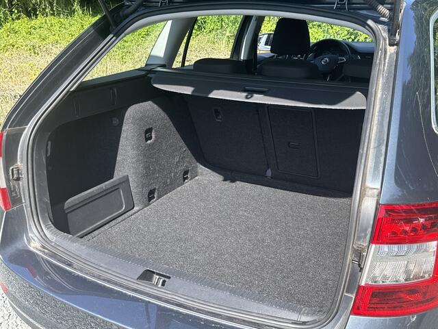 Skoda OCTAVIA Combi TSI AMBITION BUSINESS TREKHAAK/CAMERA/NAVI/APP