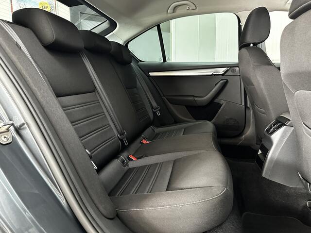Skoda OCTAVIA 1.0 TSI Greentech Ambition Business /Apple + Android /Navi /Climat /Cruise /Elek. pakket /Bluetooth /Multi LEDER Stuur /Regensensor /LED Dagrijverl. /16"LMV /Extra getint glas /PDC /Mistlampen.